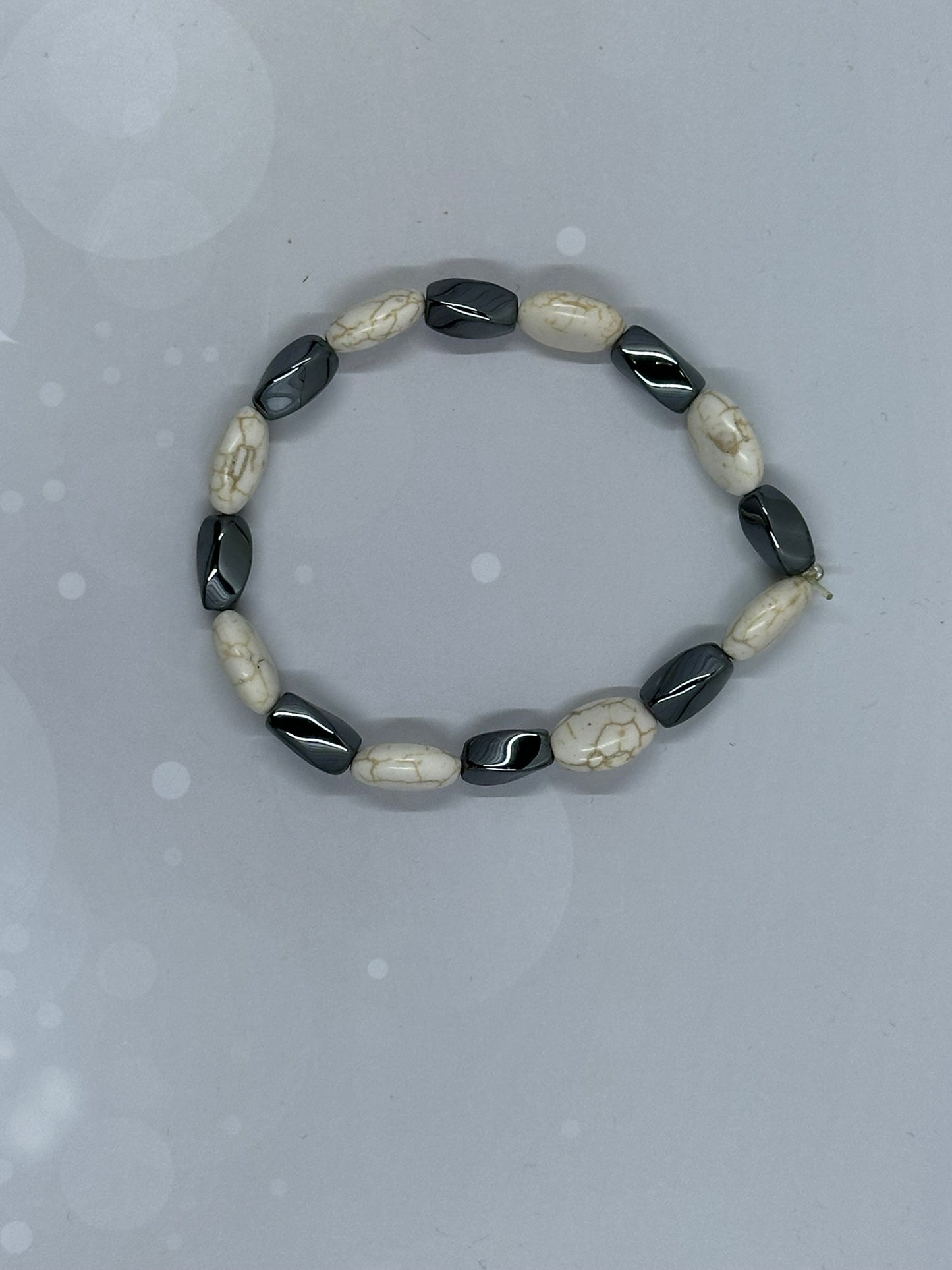Elegant White Howlite & Hematite Beaded Stretch Bracelet – Natural Stone Jewelry