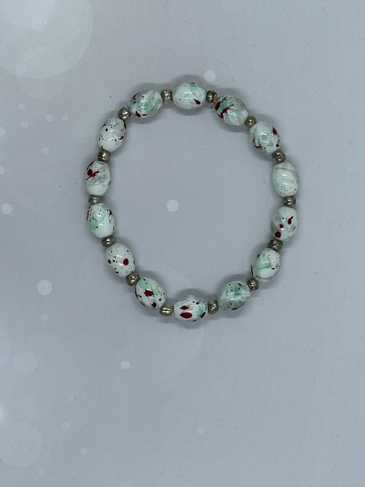 Holiday Splatter Bead Bracelet – Handmade Red, Green & White Christmas Jewelry, Festive Stretch Bracelet