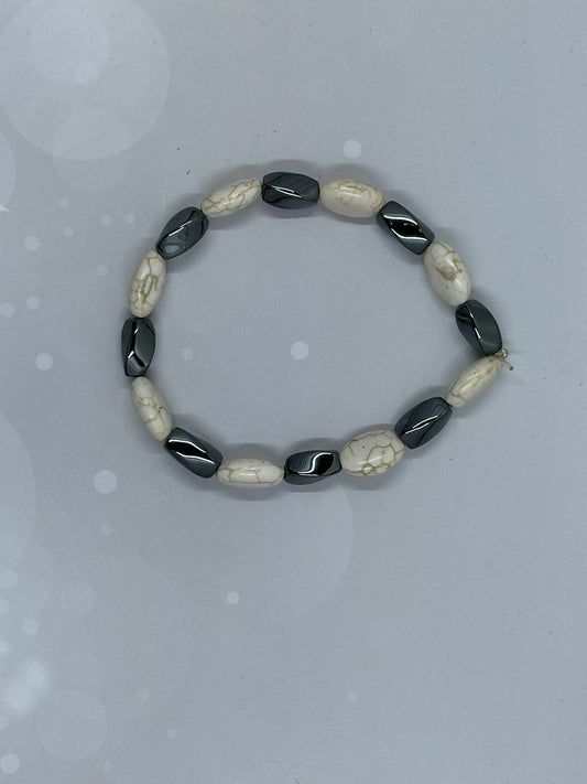 Elegant White Howlite & Hematite Beaded Stretch Bracelet – Natural Stone Jewelry