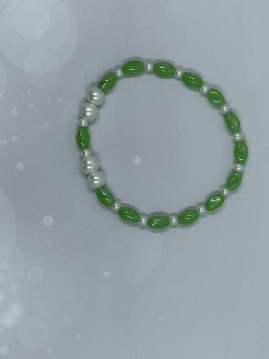 Green Glass & Pearl Bracelet – Balance, Elegance & Renewal