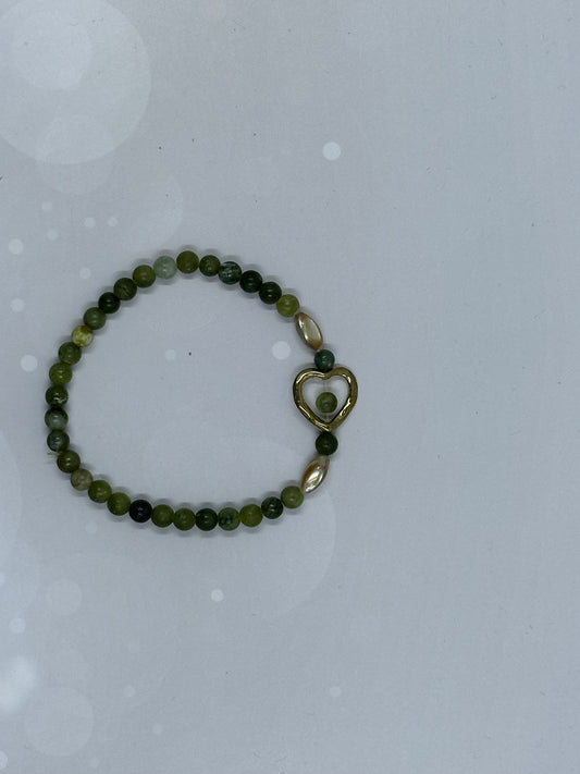 Handmade Green Jade Bracelet (4mm) with Heart Charm & Mother of Pearl – Love & Protection