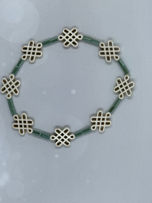 Green Beaded Endless Knot Bracelet – Symbol of Harmony and Balance